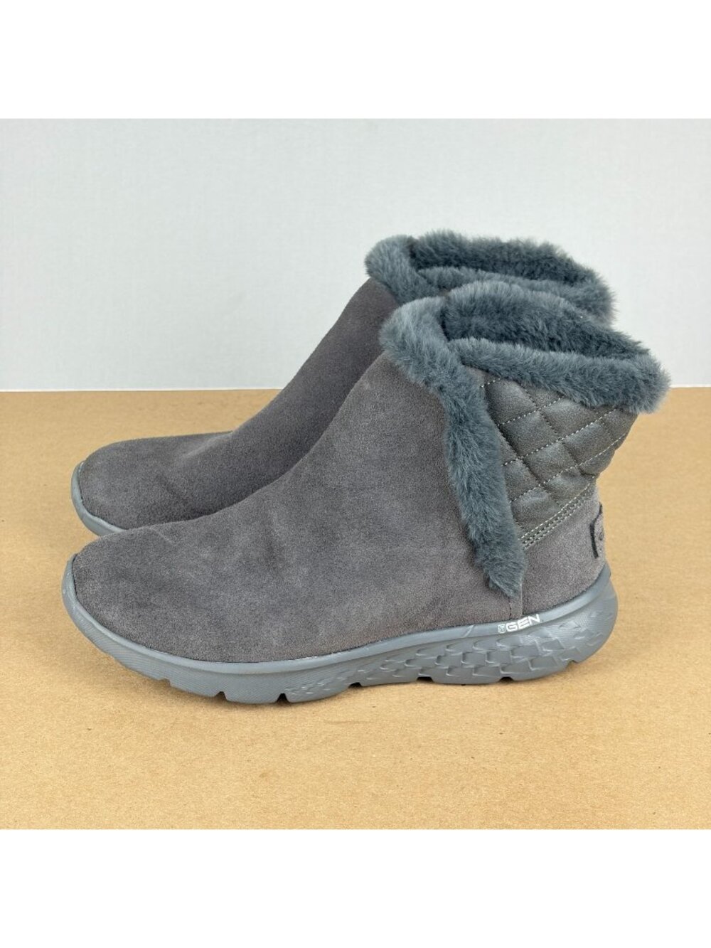 Skechers On the Go 400 Cozies Suede Boots Womens 6.5 Gray Pull On Faux Fur